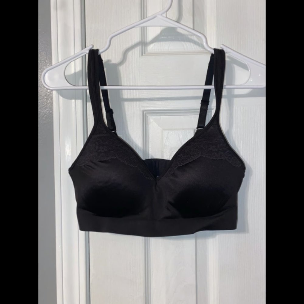 Bali Comfort Revolution Foam Wirefree Bra size Small 6549